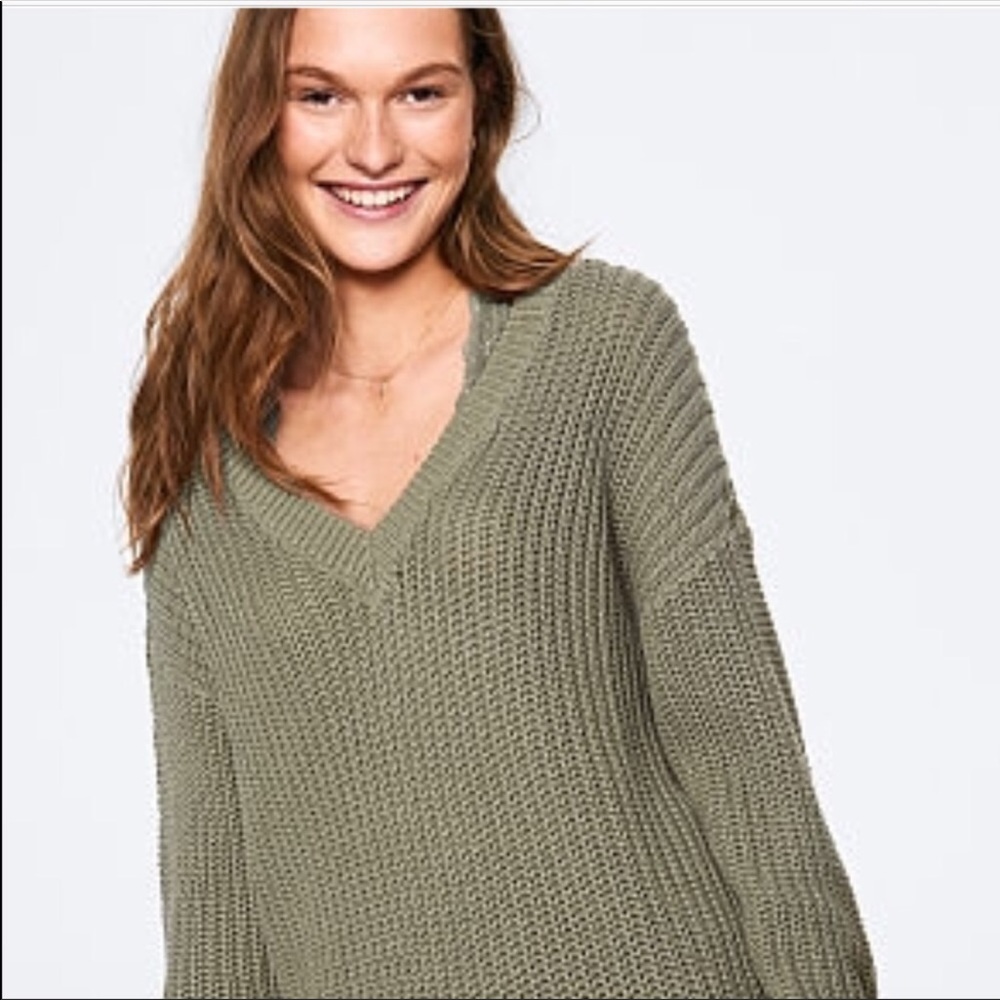 VS Pink Heritage V neck sweater